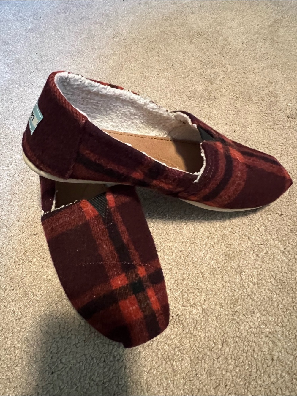 Toms Women's Wool Plaid Burgundy Red Flats, in great condition
